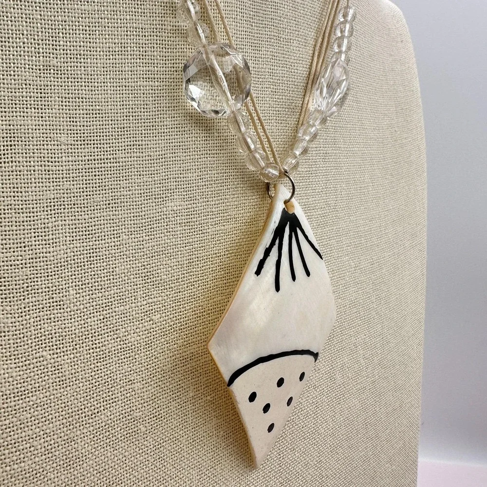 Vintage 90s‎ Multi Stand Beaded Hand Painted Mother-of-Pearl Pendant Necklace